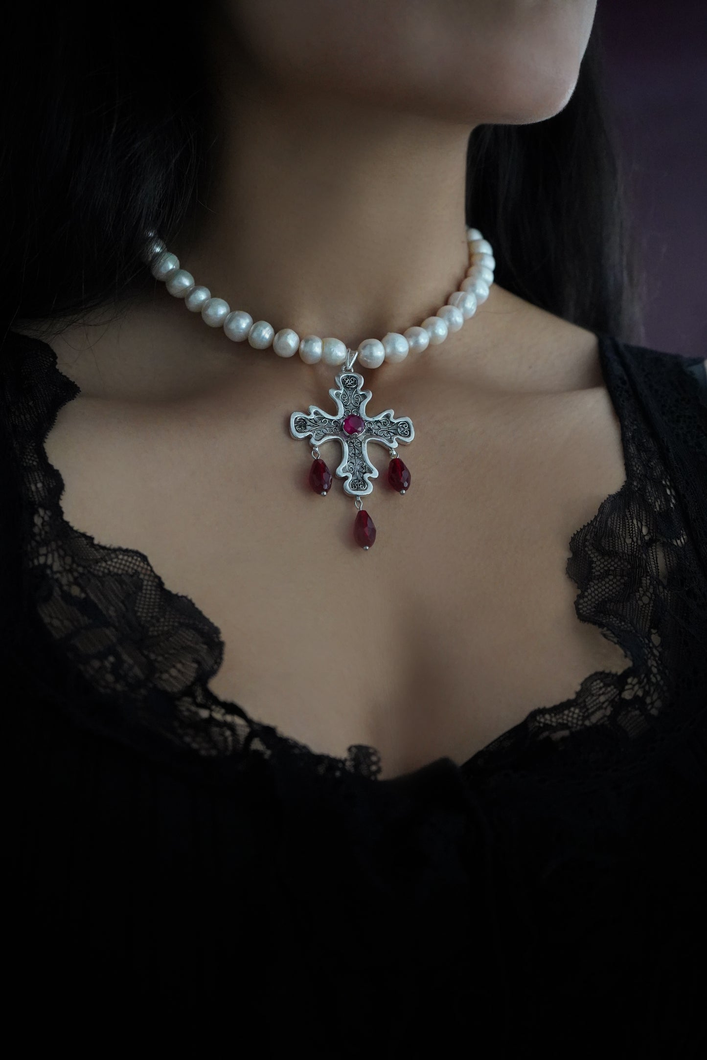 CRIMSON SERAPHIM PEARL CHOKER