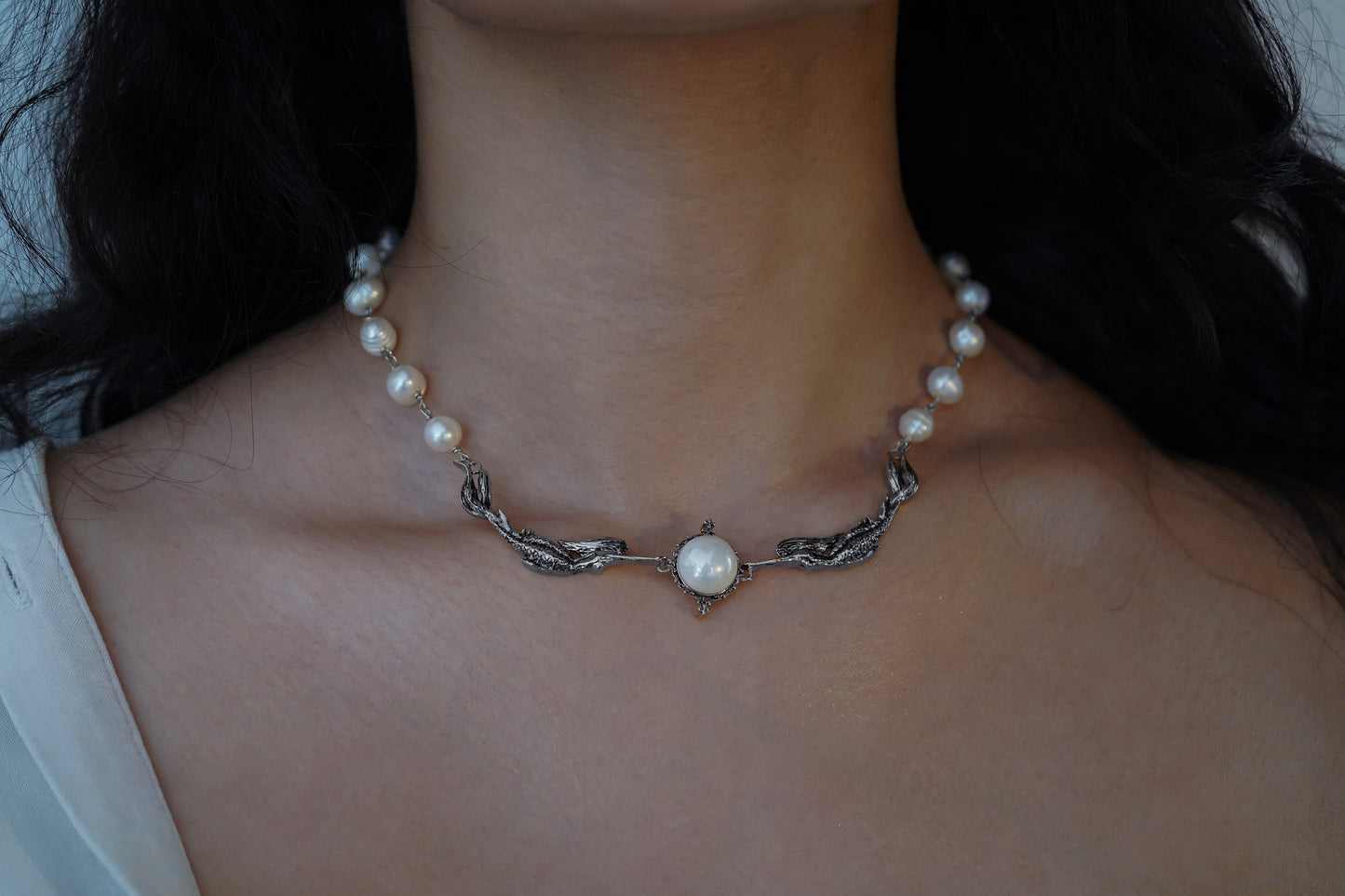 TWIN MERMAID PEARL CHOKER NECKLACE (SILVER)