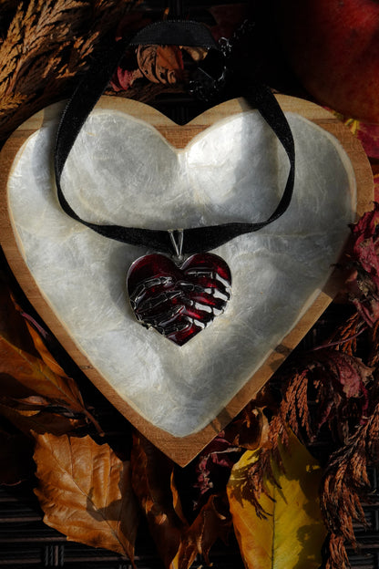 BLOODBOUND HEART CHOKER