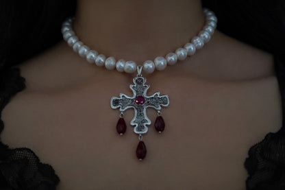 CRIMSON SERAPHIM PEARL CHOKER